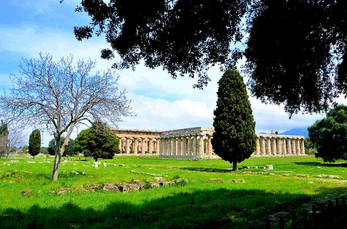 archaeological sites in italy temple of neptume and basilica paestum