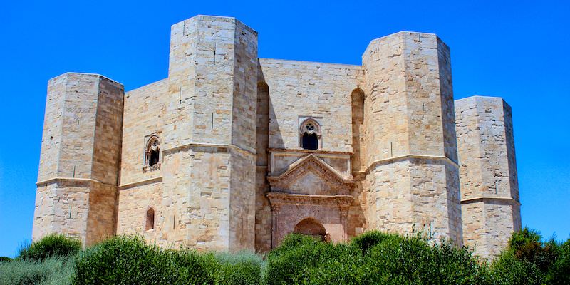 Castel del Monte - Quick Travel Guide to Puglia